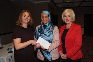 Dr Manal Farid, rapid fire presentation prize winner being congratulated by Dr Susan Knowles, ISCM and Connie Merrick, MSD, prize sponsors