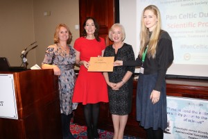 Dr Susan Knowles, ISCM President, Dr Irene Regan, ACSLM President and Connie Merrick, MSD congratulate Suzanne Putney, oral winner